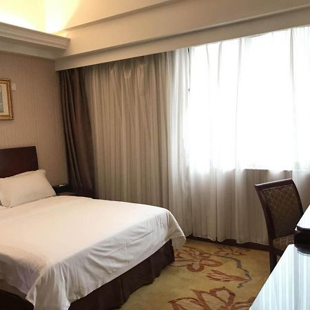 Vienna Hotel Shenzhen Yinhu Bus Station Esterno foto